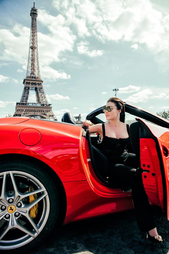 Nữ giảng viên sexy Âu Hà My cùng chồng tung bộ ảnh cưới bên siêu xe Ferrari dưới chân tháp Eiffel - Ảnh 3.