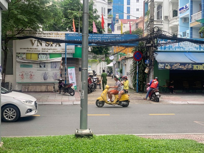 TP.HCM: Thẩm phán, giảng viên cùng nhóm người lạ bị tố ngang nhiên xông vào nhà dân, bắt cóc 3 cháu nhỏ - Ảnh 1.