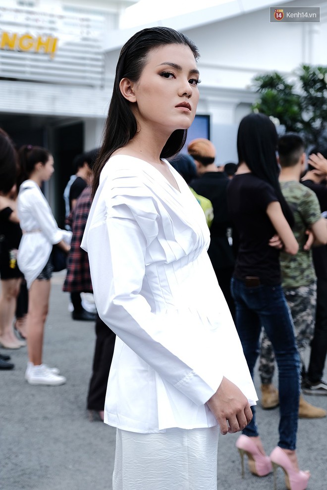 Bản sao Hoàng Thùy, thí sinh Hoa hậu Hoàn vũ... gây ấn tượng tại buổi casting Vietnams Next Top Model 2019 - Ảnh 12.