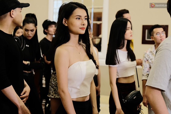 Bản sao Hoàng Thùy, thí sinh Hoa hậu Hoàn vũ... gây ấn tượng tại buổi casting Vietnams Next Top Model 2019 - Ảnh 14.