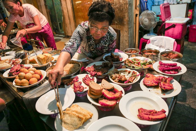 Những món cơm Việt tên lạ “muốn xỉu”: món nghe như đánh nhau, món thì thấy... đổ máu nhưng ăn vào thì ngon “bá cháy” - Ảnh 3.