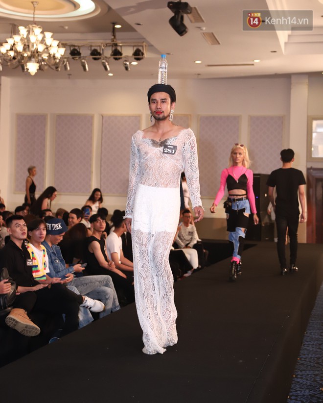 Chàng trai mặc váy đại náo Vietnams Next Top Model: Giả gái nhưng không cạo râu vì tôi thích thế - Ảnh 11.