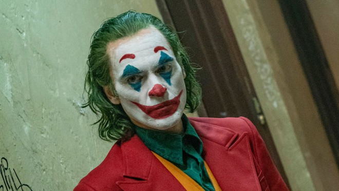Joker bị chỉ trích vì có nhiều cảnh bạo lực, Warner Bros vội lên tiếng bênh vực con cưng! - Ảnh 1.