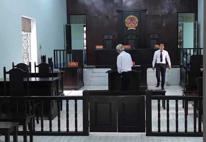 Thầy gi&aacute;o 59 tuổi nựng v&ograve;ng 1 nữ sinh lớp 9 trong l&uacute;c dạy học lĩnh &aacute;n 3 năm t&ugrave; - Ảnh 2.