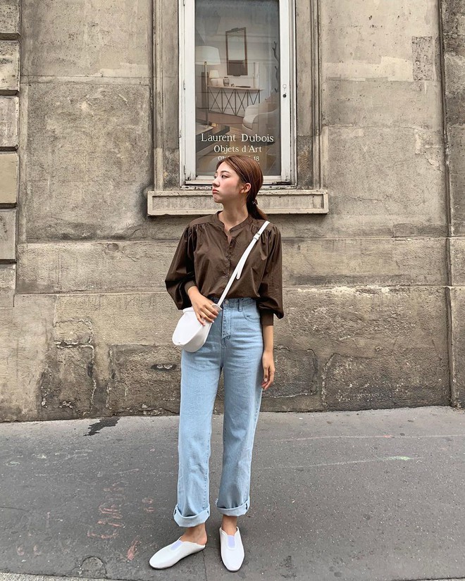 Đ&atilde; t&igrave;m ra kiểu quần jeans v&ocirc; địch về khoản hack tuổi, nhưng vẫn thanh lịch chẳng k&eacute;m quần jeans trắng - Ảnh 8.