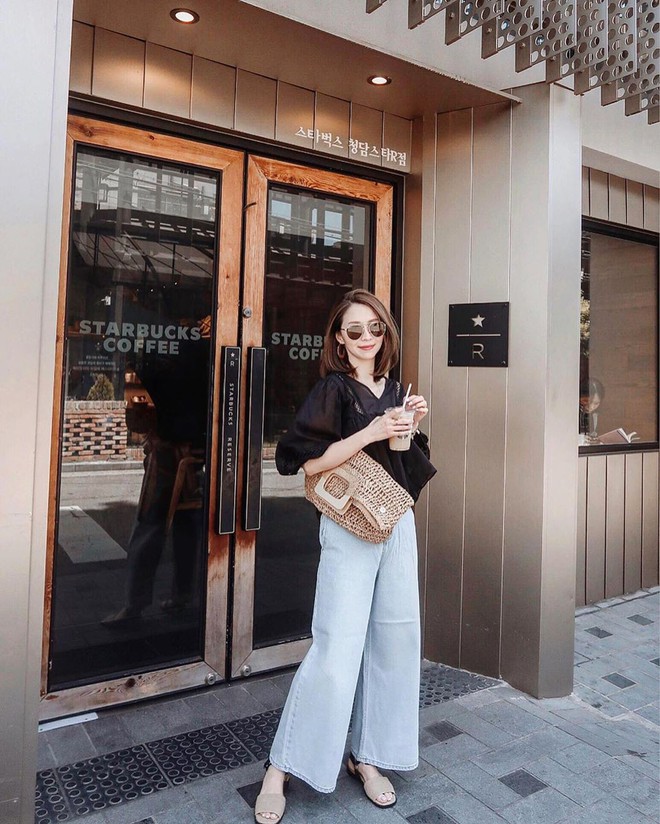 Đ&atilde; t&igrave;m ra kiểu quần jeans v&ocirc; địch về khoản hack tuổi, nhưng vẫn thanh lịch chẳng k&eacute;m quần jeans trắng - Ảnh 4.