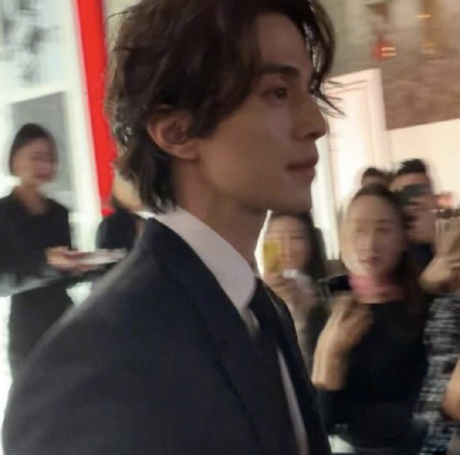 Chùm ảnh Lee Dong Wook đẹp như tượng tạc do fan chụp gây sốt Weibo: Từng góc nghiêng đều cực phẩm thần sầu! - Ảnh 6.