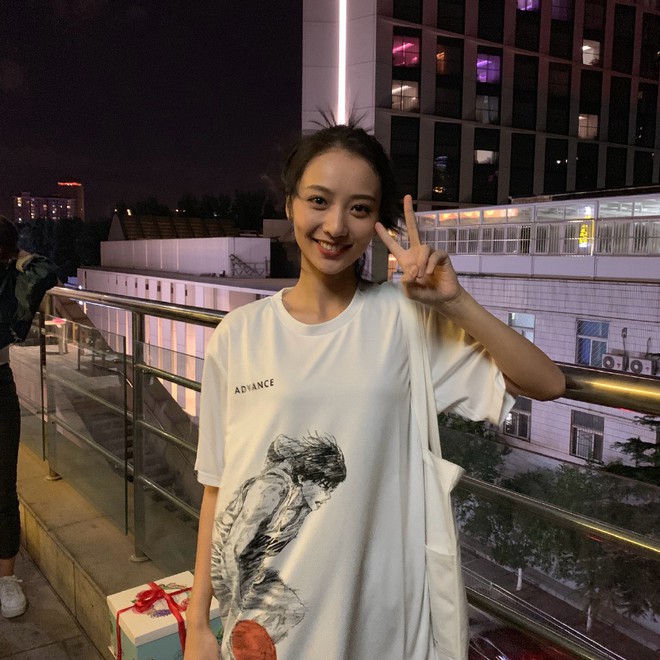 G&oacute;c ảnh paparazzi bất ngờ biến Dương Tử trở th&agrave;nh người thừa, bị lu mờ bởi 1 mỹ nh&acirc;n kh&iacute; chất thi&ecirc;n ti&ecirc;n ng&uacute;t ng&agrave;n - Ảnh 9.