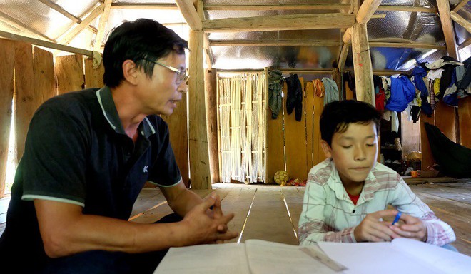 Cậu b&eacute; sống một m&igrave;nh tr&ecirc;n n&uacute;i v&agrave; lời từ chối bất ngờ với thầy chủ nhiệm - Ảnh 3.