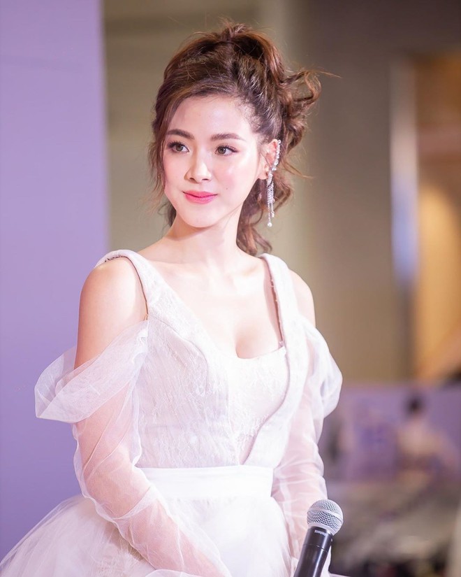 Mỹ nh&acirc;n Chiếc l&aacute; bay Baifern xinh như nữ thần trong tiệc sinh nhật sớm, v&ograve;ng 1 o &eacute;p h&uacute;t mắt người nh&igrave;n - Ảnh 3.