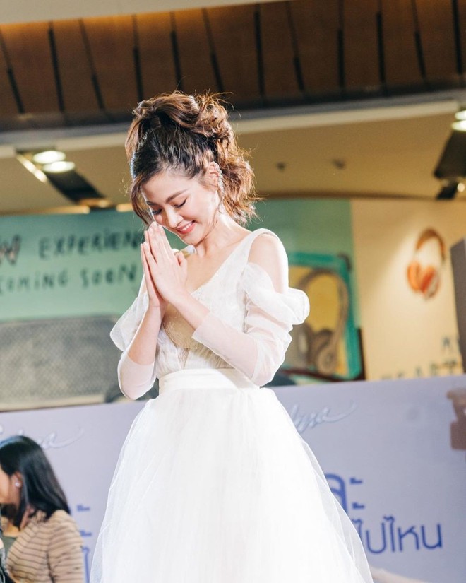 Mỹ nh&acirc;n Chiếc l&aacute; bay Baifern xinh như nữ thần trong tiệc sinh nhật sớm, v&ograve;ng 1 o &eacute;p h&uacute;t mắt người nh&igrave;n - Ảnh 6.