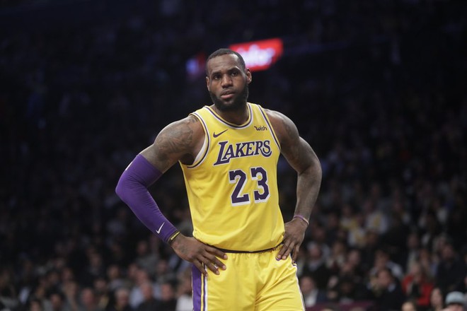 Lần đầu tiên sau 9 năm, siêu sao LeBron James đánh mất vị trí độc tôn trên BXH cầu thủ của ESPN - Ảnh 1.