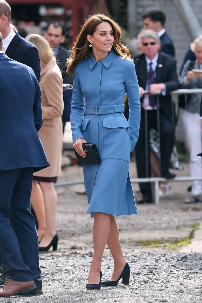 Tâng bốc quá đà công nương Kate Middleton khi mặc lại đồ cũ, báo Anh bị dân tình dập tơi tả - Ảnh 1.