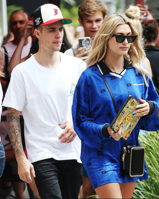 Khi Justin Bieber chuẩn bị lấy vợ, Selena Gomez bất ngờ g&acirc;y ch&uacute; &yacute; khi ph&aacute;t biểu về thời kỳ khủng hoảng - Ảnh 2.