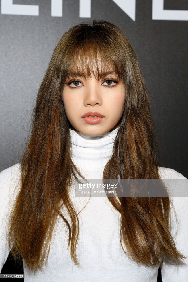 Lisa (BLACKPINK) gây nổ trời Pháp: Nữ hoàng visual mới là đây, nhìn cảnh nhiếp ảnh quốc tế chen chúc là hiểu - Ảnh 8.