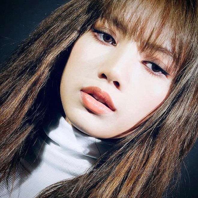 Lisa (BLACKPINK) gây nổ trời Pháp: Nữ hoàng visual mới là đây, nhìn cảnh nhiếp ảnh quốc tế chen chúc là hiểu - Ảnh 9.