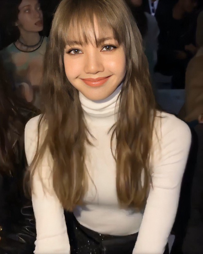 Lisa (BLACKPINK) gây nổ trời Pháp: Nữ hoàng visual mới là đây, nhìn cảnh nhiếp ảnh quốc tế chen chúc là hiểu - Ảnh 7.