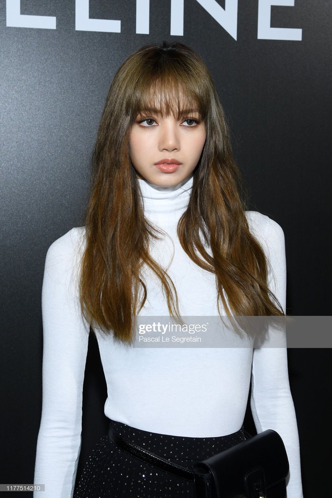 Lisa (BLACKPINK) gây nổ trời Pháp: Nữ hoàng visual mới là đây, nhìn cảnh nhiếp ảnh quốc tế chen chúc là hiểu - Ảnh 6.