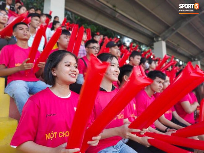 Minh Vương, Ngọc Quang đốn tim fan nữ Sài thành bằng những pha bóng đẳng cấp sân phủi - Ảnh 7.