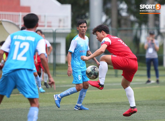 Minh Vương, Ngọc Quang đốn tim fan nữ Sài thành bằng những pha bóng đẳng cấp sân phủi - Ảnh 12.