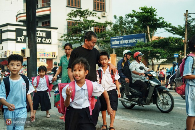 Ông bụt ở Sài Gòn tặng hơn 100 tỷ cho trẻ mồ côi: Nếu đã gọi mấy đứa nhỏ là con thì tiền bạc đừng để trong đầu - Ảnh 11.