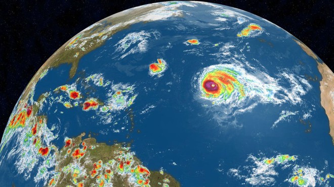 Cơn bão mạnh nhất từ trước tới nay hình thành ở trung tâm Đại Tây Dương - Ảnh 1.