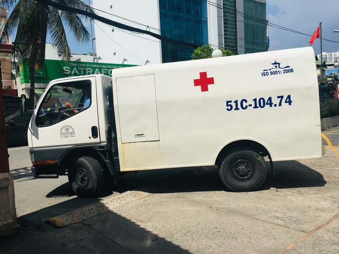 Chồng kh&oacute;c ngất hay tin vợ rơi từ tầng 14 - Ảnh 1.