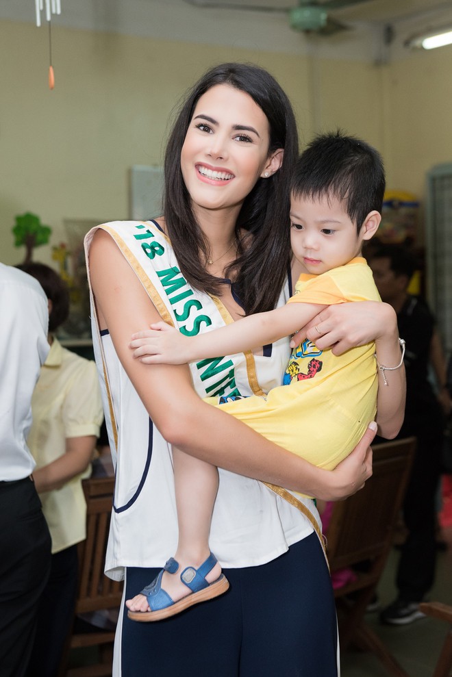 Hành động đẹp được Missiology chú ý của Hoa hậu Quốc tế Mariem Velazco và Top 3 Miss World Việt ngày Tết Trung thu - Ảnh 3.