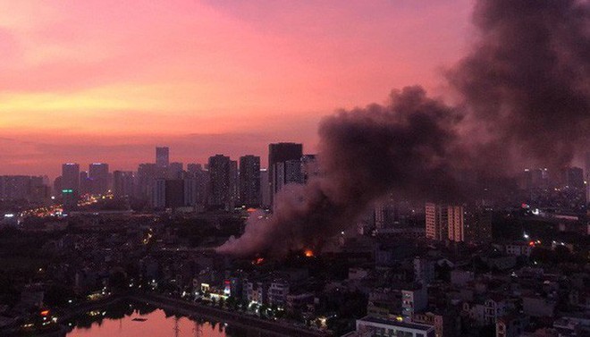 Đánh giá môi trường, kiểm tra thủy ngân sau cháy Rạng Đông, đại học trấn an sinh viên - Ảnh 1.