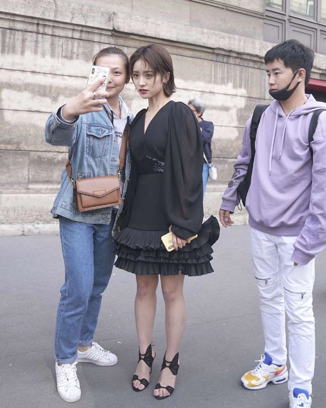 Dự Paris Fashion Week, Trịnh Sảng – Thẩm Nguyệt cùng gây thất vọng: người héo hon xơ xác, người chọn sai đồ tự tặng cho mình vài kg - Ảnh 7.