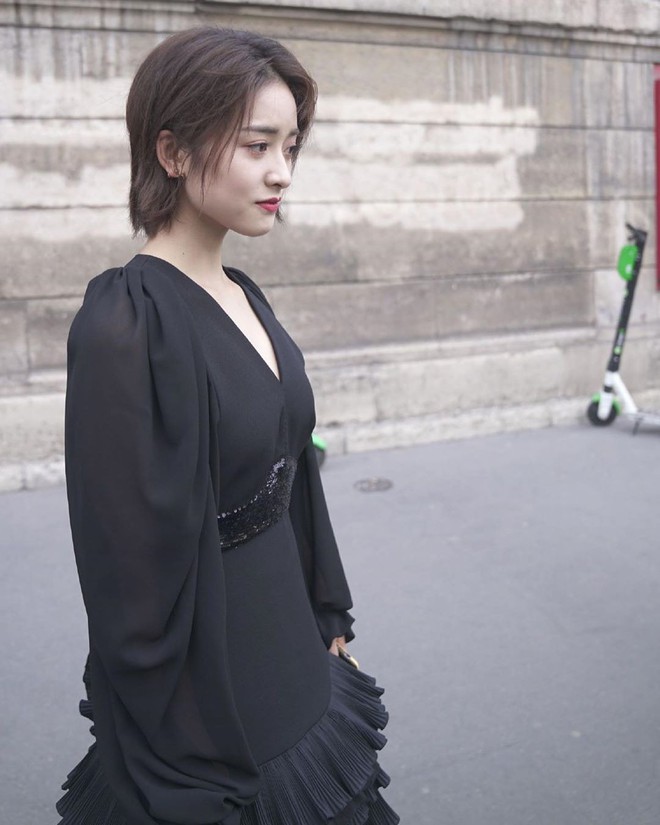 Dự Paris Fashion Week, Trịnh Sảng – Thẩm Nguyệt cùng gây thất vọng: người héo hon xơ xác, người chọn sai đồ tự tặng cho mình vài kg - Ảnh 6.