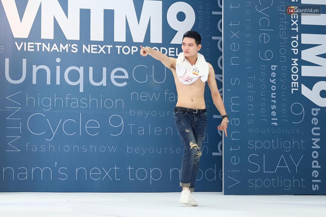 Next Top Model: Thí sinh băng bó, trùm đầu, tặng nước mắm cho Mâu Thủy để... bớt nhạt! - Ảnh 16.