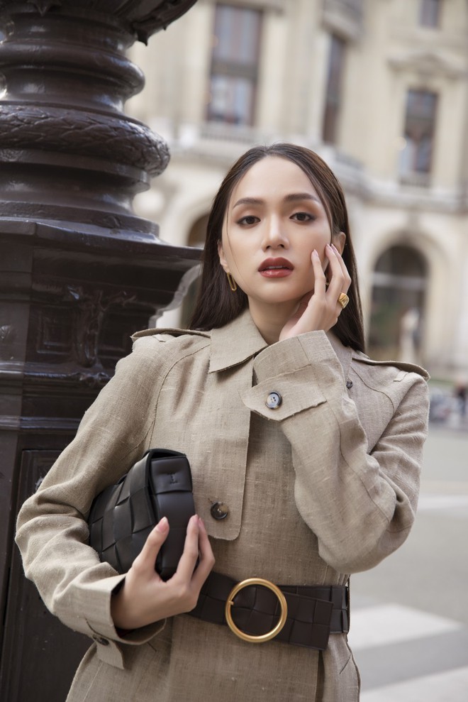 Dự show quy tụ dàn sao khủng nhất Paris Fashion Week, Hương Giang có dịp đọ sắc với mỹ nhân Thái Lan Mai Davika - Ảnh 3.