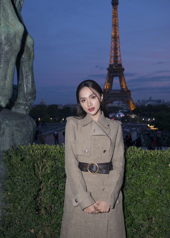 Dự show quy tụ d&agrave;n sao khủng nhất Paris Fashion Week, Hương Giang c&oacute; dịp đọ sắc với mỹ nh&acirc;n Th&aacute;i Lan Mai Davika - Ảnh 5.