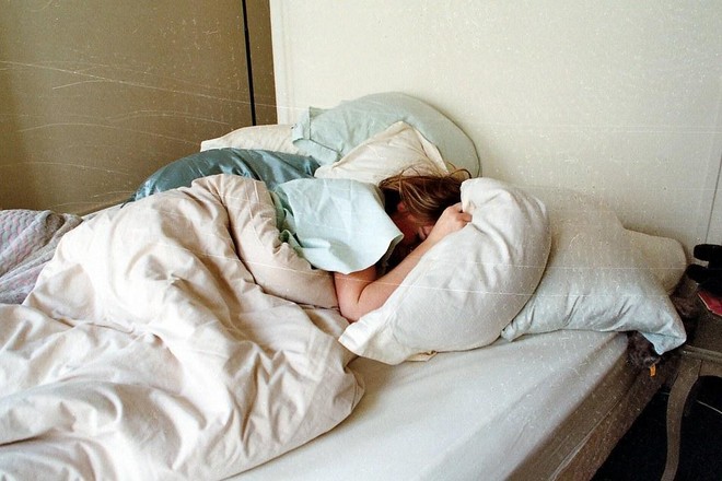 Nếu thấy 5 triệu chứng này xuất hiện trong khi ngủ nghĩa là sức khỏe của bạn không ổn chút nào - Ảnh 1.