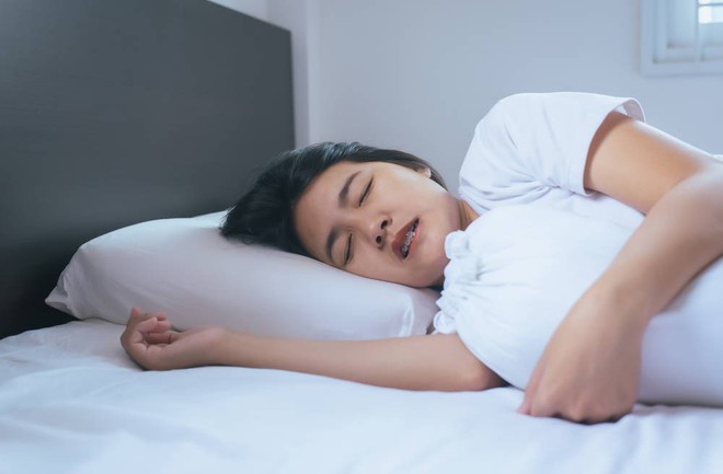 Triệu chứng khi ngủ có liên quan đến hình ảnh được đưa ra. Hãy xem để tìm hiểu thêm về giấc ngủ của bạn.