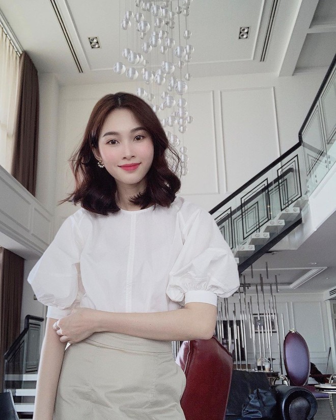 Nàng công sở không bao giờ lo mặc xấu nếu biết 12 công thức diện áo sơ mi trắng tuyệt xinh từ các mỹ nhân Việt - Ảnh 5.
