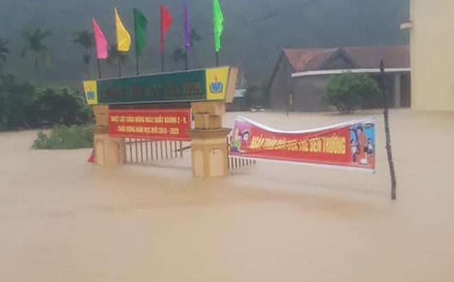 Hơn 200 trường học ở Quảng Bình không thể khai giảng vì mưa lũ - Ảnh 1.