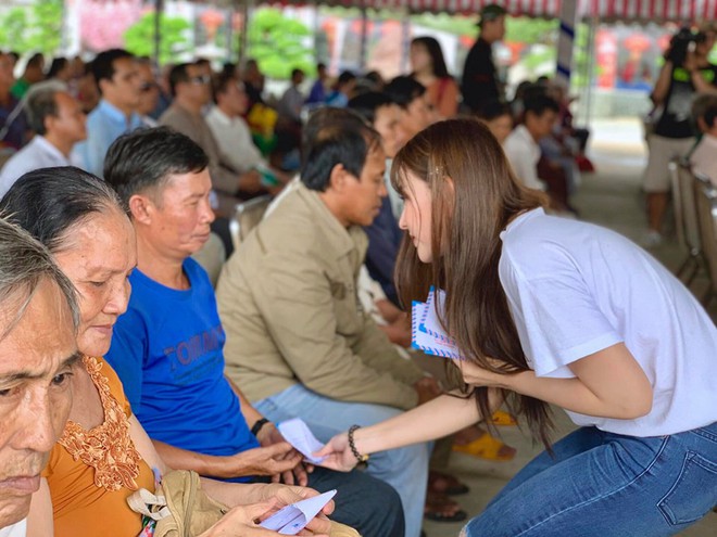 Sau hàng loạt ồn ào, Kin Nguyễn lần đầu xuất hiện với động thái gây sốt với con trai Thu Thủy tại lễ khai giảng - Ảnh 4.