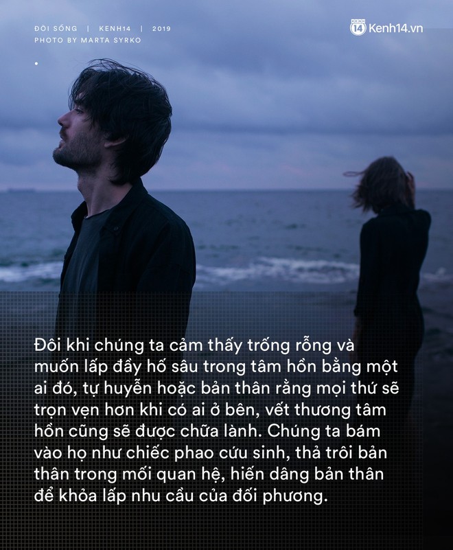 Những điều khiến chúng ta thường lầm tưởng trong tình yêu: Nó không làm chúng ta hòa làm một, mà khiến hai người đứng cạnh nhau hạnh phúc - Ảnh 1.