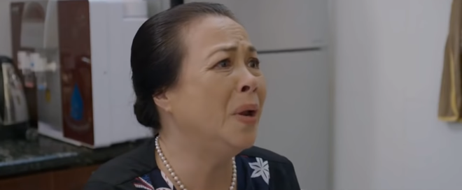 Nh&igrave;n Khu&ecirc; sưa qu&aacute; ch&eacute;n, Th&aacute;i (Hoa Hồng Tr&ecirc;n Ngực Tr&aacute;i) liền xỉa x&oacute;i vợ: C&ocirc; chỉ biết ăn, đẻ v&agrave; n&oacute;i xấu chồng - Ảnh 3.