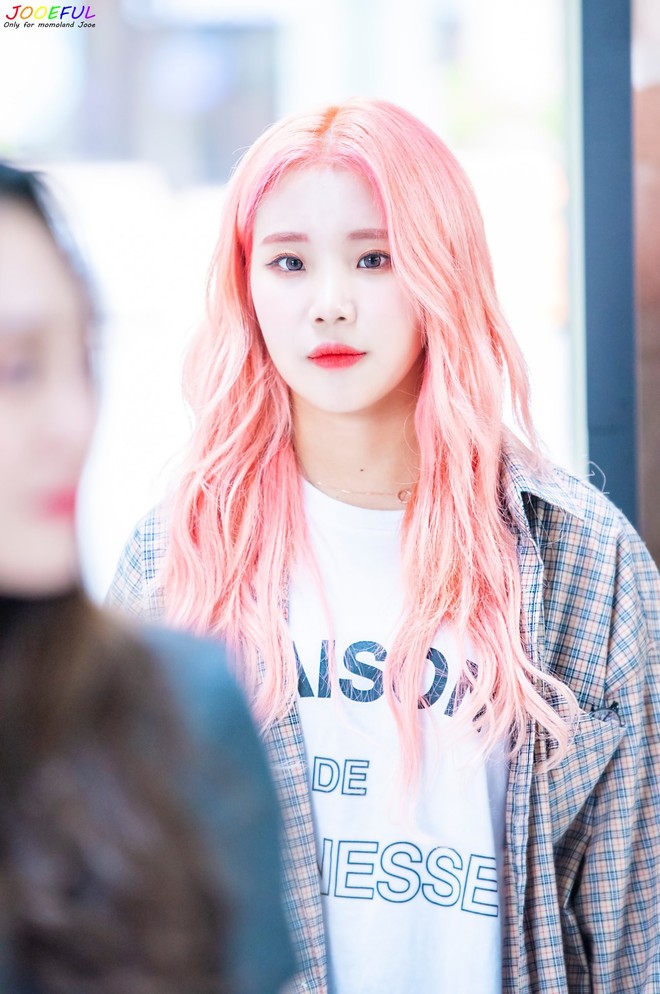 Nữ idol xấu nhất lịch sử Kpop bất ngờ lộ ảnh hẹn h&ograve;, c&ocirc;ng khai t&igrave;nh tứ bất chấp với bạn trai ngo&agrave;i phố? - Ảnh 3.