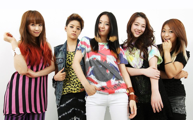 Đ&uacute;ng ng&agrave;y kỷ niệm 10 năm debut của f(x), thủ lĩnh Victoria th&ocirc;ng b&aacute;o nối g&oacute;t Amber rời SM, số phận nh&oacute;m đến đ&acirc;y kết th&uacute;c? - Ảnh 4.