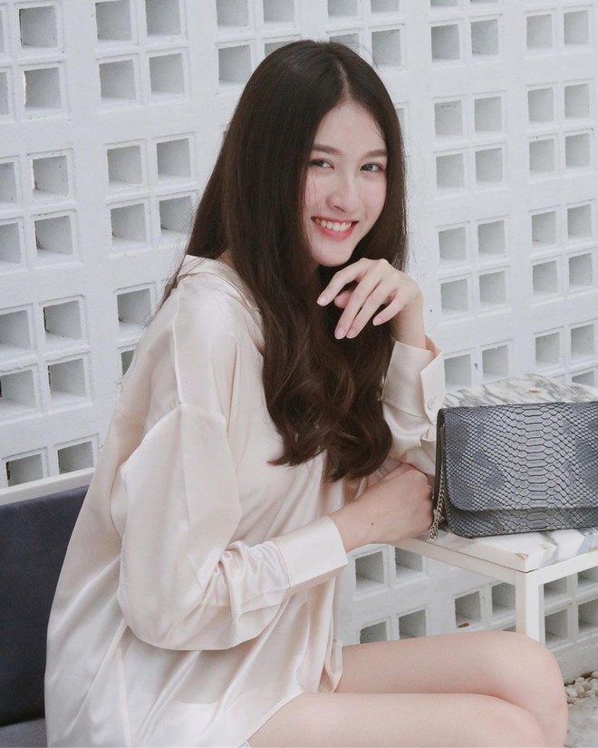 Mẫu &aacute;o hot hit bạn cần sắm nhất thu n&agrave;y v&igrave; mặc kiểu g&igrave; cũng đẹp v&agrave; sang hết nấc - Ảnh 7.