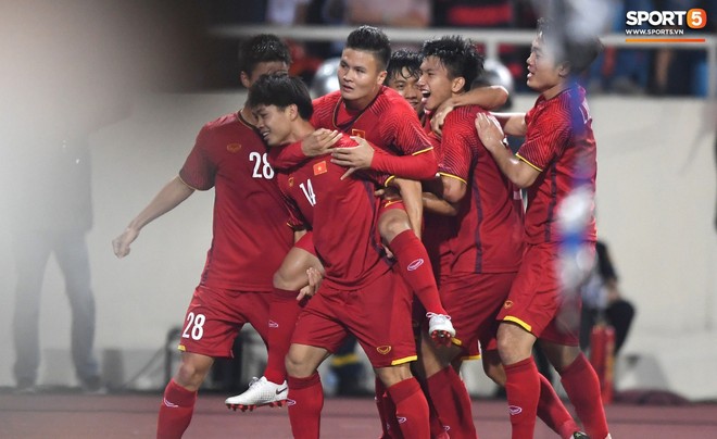 Fan Thái dự đoán đội nhà thất bại thảm hại 0-3, thua từ chấm đá phạt nhưng người ghi bàn không phải là Quang Hải - Ảnh 3.