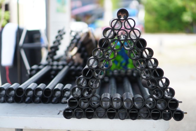 Học c&aacute;ch tập đo&agrave;n trăm tuổi t&aacute;i chế r&aacute;c thải, biến nhựa th&agrave;nh nh&agrave; ở d&agrave;nh cho c&aacute; - Ảnh 1.