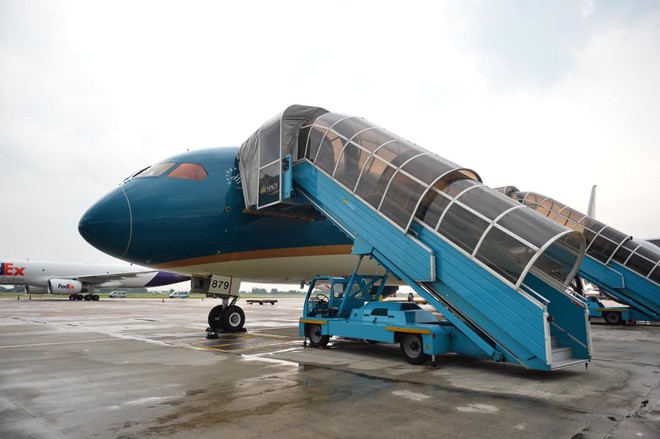 Vietnam Airlines điều chỉnh kế hoạch khai thác do ảnh hưởng của bão Ling Ling - Ảnh 1.