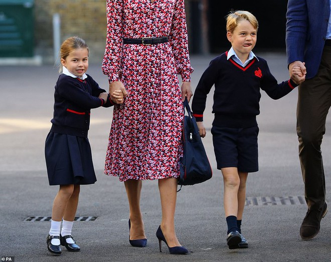 Một loạt khoảnh khắc bá đạo của Công chúa Charlotte trong ngày đầu tiên đến trường khiến ai cũng thích thú - Ảnh 6.