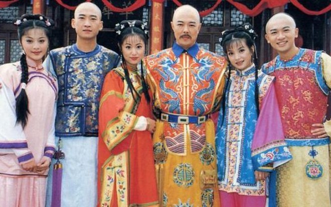 9 mỹ nhân trong bộ trang phục nhà Thanh: Dương Mịch xinh đẹp lộng lẫy, Châu Tấn soái khí ngút trời - Ảnh 2.