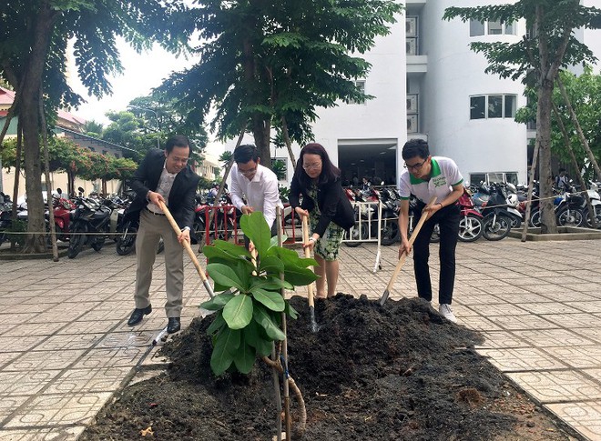 Vì sao thủ khoa đầu vào Trường ĐH Sư phạm TPHCM rời trường Y Dược sau 3 năm? - Ảnh 2.